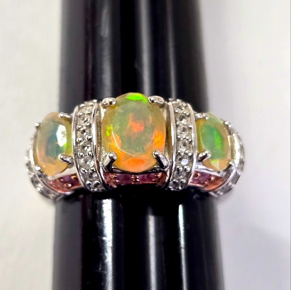 Outstanding Sterling Silver 925 Opal Ring